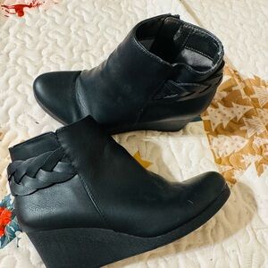 Life Stride Black Braided Ankle Booties